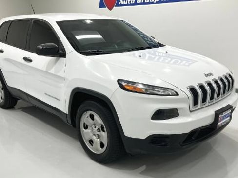 Used 2017 Jeep Cherokee Sport w/ Trailer Tow Group AWD/4WD image 3