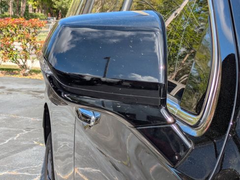 Used 2025 GMC Yukon Elevation image 11