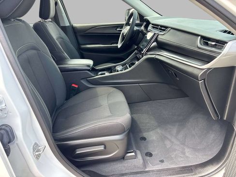 Certified 2023 Jeep Grand Cherokee Laredo w/ Luxury Tech Group I AWD/4WD image 16