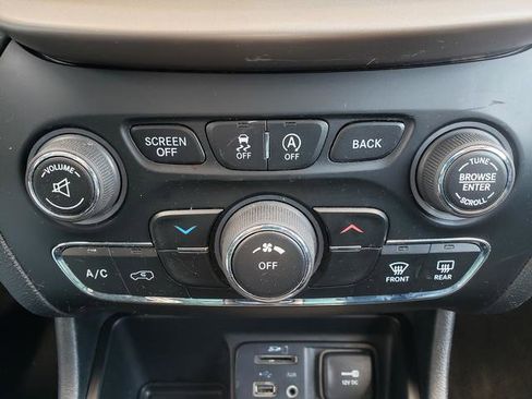 Used 2016 Jeep Cherokee Latitude image 22