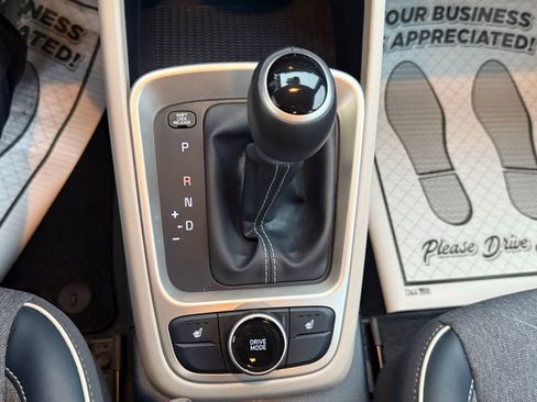 Used 2020 Hyundai Venue image 43