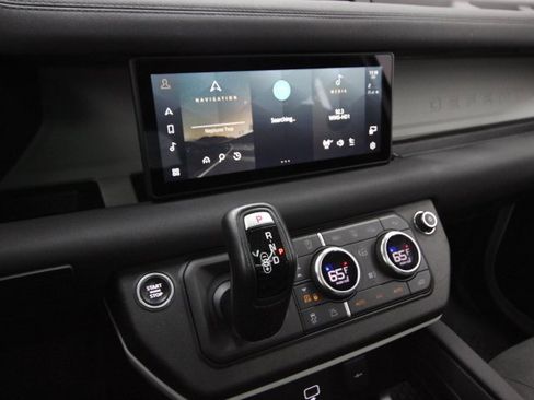 Used 2020 Land Rover Defender 110 SE image 17