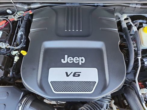 Used 2017 Jeep Wrangler Unlimited Rubicon AWD/4WD image 24
