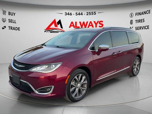 Used 2018 Chrysler Pacifica Limited w/ Tire & Wheel Group FWD image 1