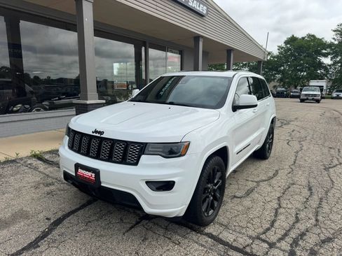 Used 2021 Jeep Grand Cherokee Laredo X AWD/4WD image 1