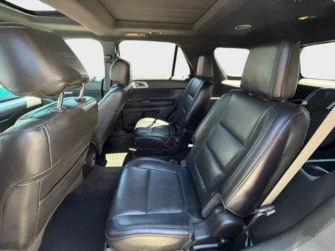 Used 2014 Ford Explorer XLT w/ Equipment Group 202A AWD/4WD image 11