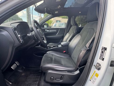 Used 2019 Volvo XC40 T5 R-Design image 13