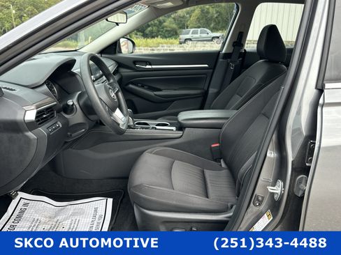 Used 2023 Nissan Altima 2.5 SV FWD image 11
