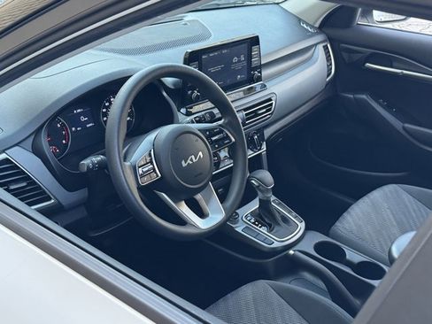 Used 2023 Kia Seltos LX image 19