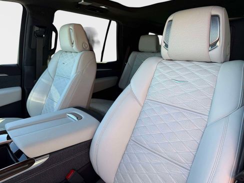 Used 2026 Cadillac Escalade Platinum Sport AWD/4WD image 44