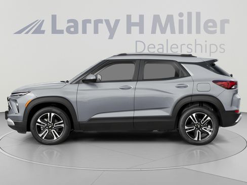 Used 2024 Chevrolet TrailBlazer LT AWD/4WD image 3