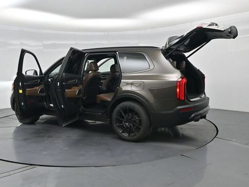 Used 2022 Kia Telluride SX w/ SX Prestige Package AWD/4WD image 37