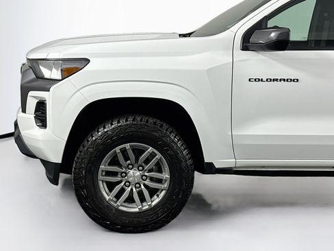 Used 2023 Chevrolet Colorado LT AWD/4WD image 38