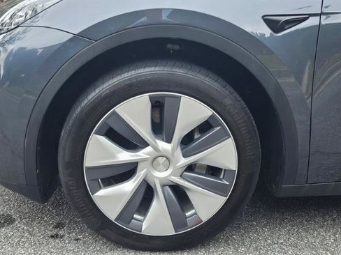 Used 2023 Tesla Model Y Long Range AWD/4WD image 18