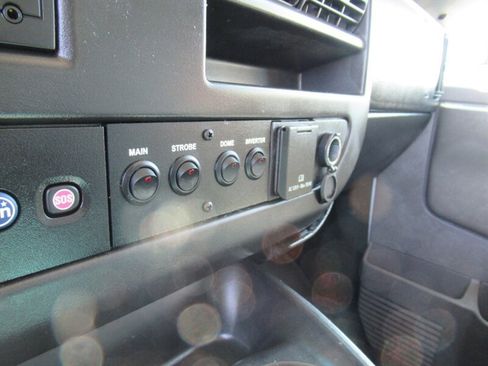 Used 2017 Chevrolet Express 2500 image 22