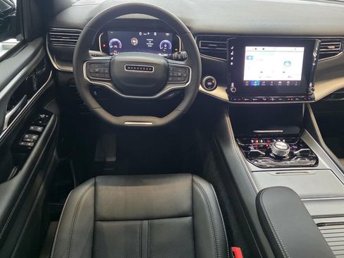 New 2025 Jeep Wagoneer L Series III w/ Premium Group I image 12