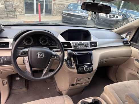 Used 2016 Honda Odyssey SE image 15