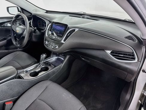 Used 2020 Chevrolet Malibu LT FWD image 33