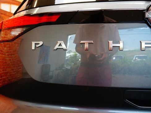 Certified 2022 Nissan Pathfinder Platinum w/ Cargo Package AWD/4WD image 81