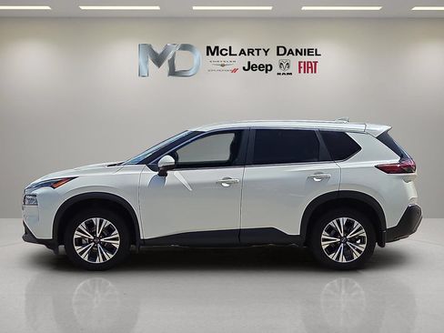 Used 2023 Nissan Rogue SV FWD image 3