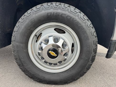 Used 2022 Chevrolet Silverado 3500 LT w/ Convenience Package image 10