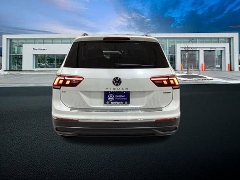 New 2023 Volkswagen Tiguan SE w/ Panoramic Sunroof Package image 26