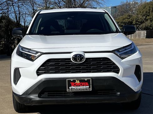 Used 2024 Toyota RAV4 LE image 7