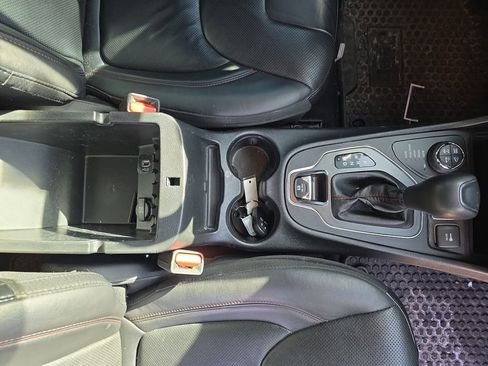 Used 2019 Jeep Cherokee Trailhawk image 19