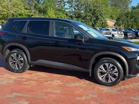 Used 2023 Nissan Rogue SV FWD image 4