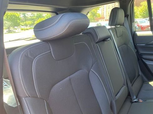 New 2025 Jeep Grand Cherokee Laredo X w/ Luxury Tech Group I AWD/4WD image 31