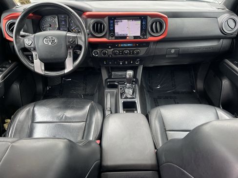 Used 2019 Toyota Tacoma TRD Sport AWD/4WD image 16
