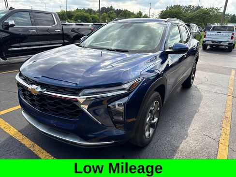 Used 2024 Chevrolet Trax LT w/ Driver Confidence Package FWD image 1