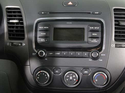 Used 2017 Kia Forte LX image 8