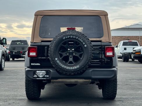 Used 2022 Jeep Wrangler Unlimited Sport AWD/4WD image 6