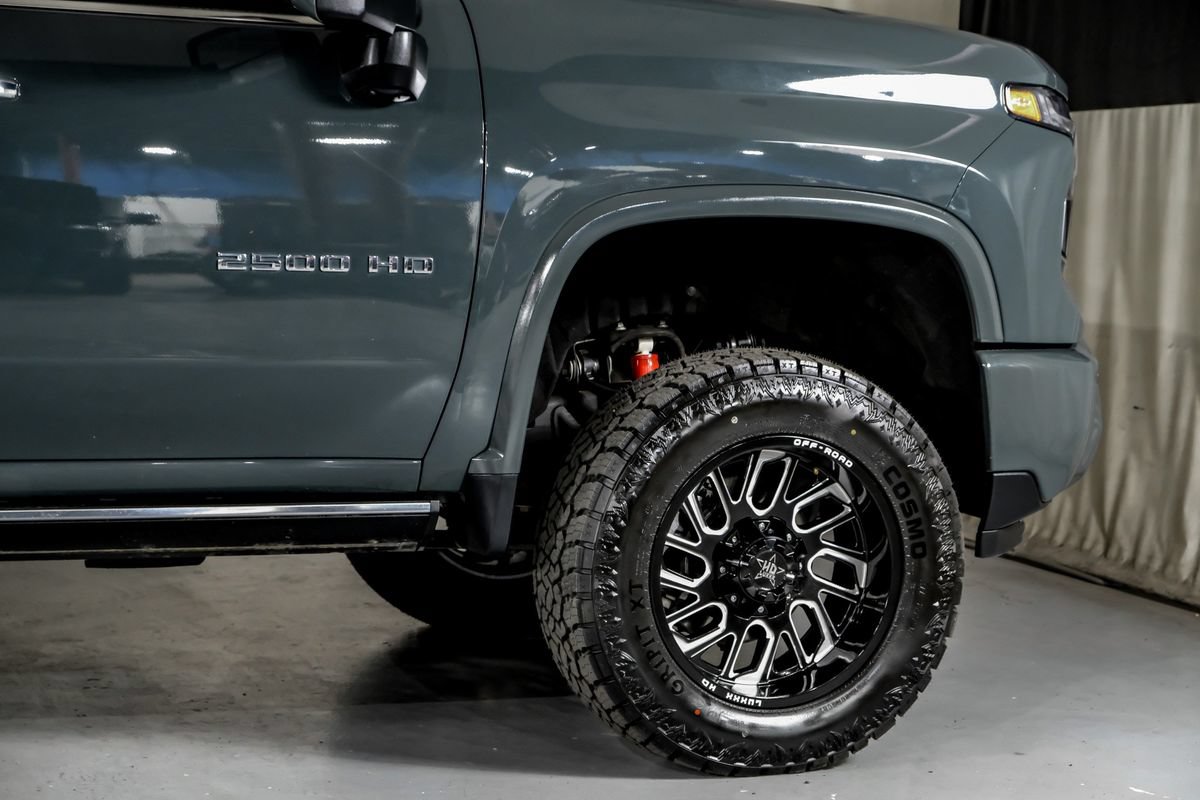 Used 2025 Chevrolet Silverado 2500 LTZ w/ LTZ Convenience Package AWD/4WD image 8