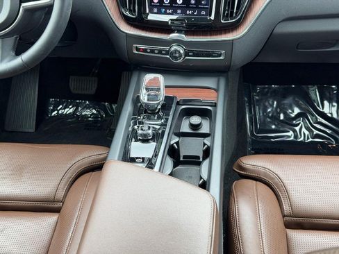 Certified 2023 Volvo XC60 B5 Ultimate w/ Climate Package AWD/4WD image 15