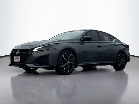 Certified 2023 Nissan Altima 2.5 SR w/ SR Premium Package image 11