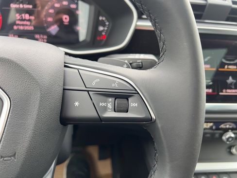 New 2025 Audi Q3 2.0T Premium image 35