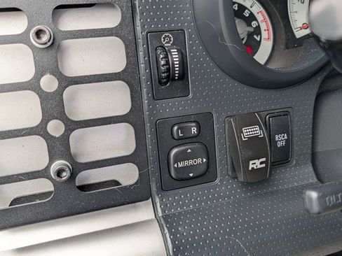 Used 2014 Toyota FJ Cruiser 4WD w/ Convenience Package image 26