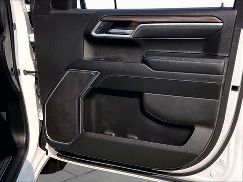 Used 2025 Chevrolet Silverado 1500 LT RWD image 23