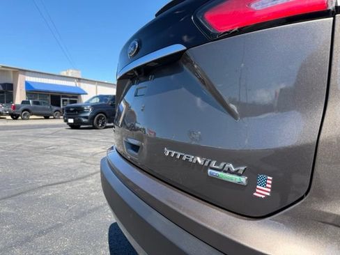 Used 2019 Ford Edge Titanium FWD image 11