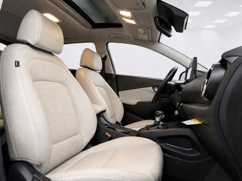 Used 2023 Hyundai Kona Limited AWD/4WD image 17