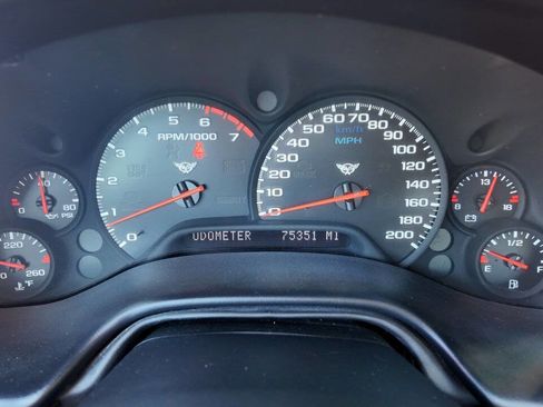 Used 2002 Chevrolet Corvette Coupe w/ Preferred Equipment Group2 image 13