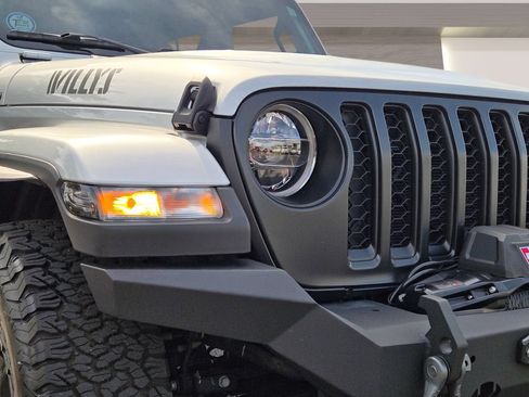 Used 2023 Jeep Gladiator Sport AWD/4WD image 2