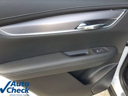Certified 2024 Cadillac XT6 Luxury FWD image 15