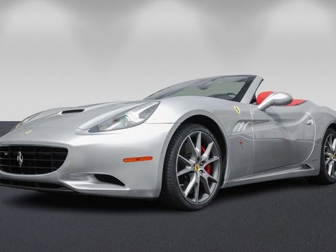 Used 2010 Ferrari California RWD image 7