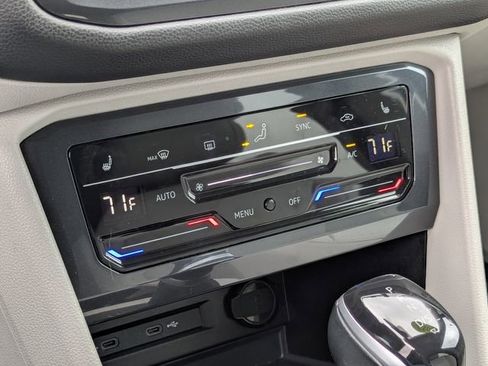 Used 2023 Volkswagen Tiguan SE image 20