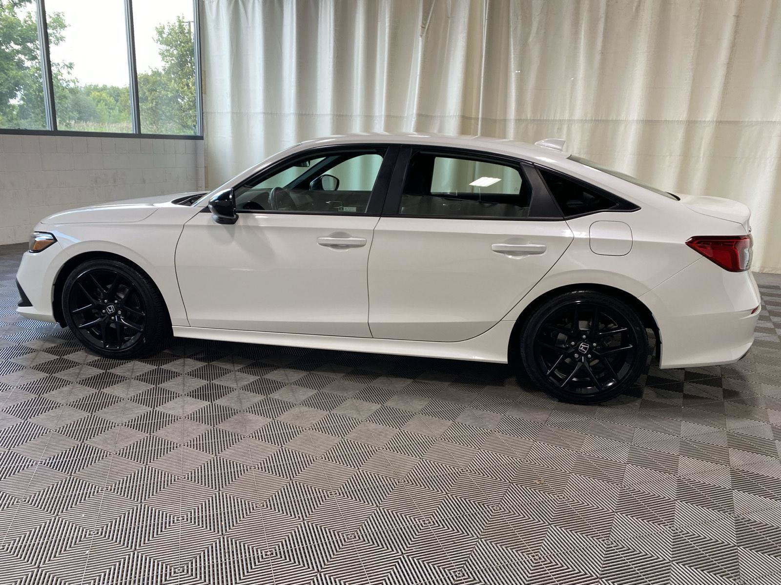 Used 2024 Honda Civic Sport image 4