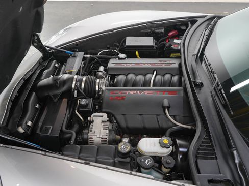 Used 2005 Chevrolet Corvette Coupe w/ Preferred Equipment Group RWD image 24