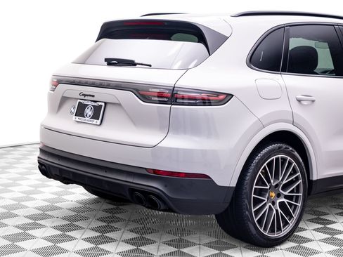 Certified 2023 Porsche Cayenne AWD/4WD image 30